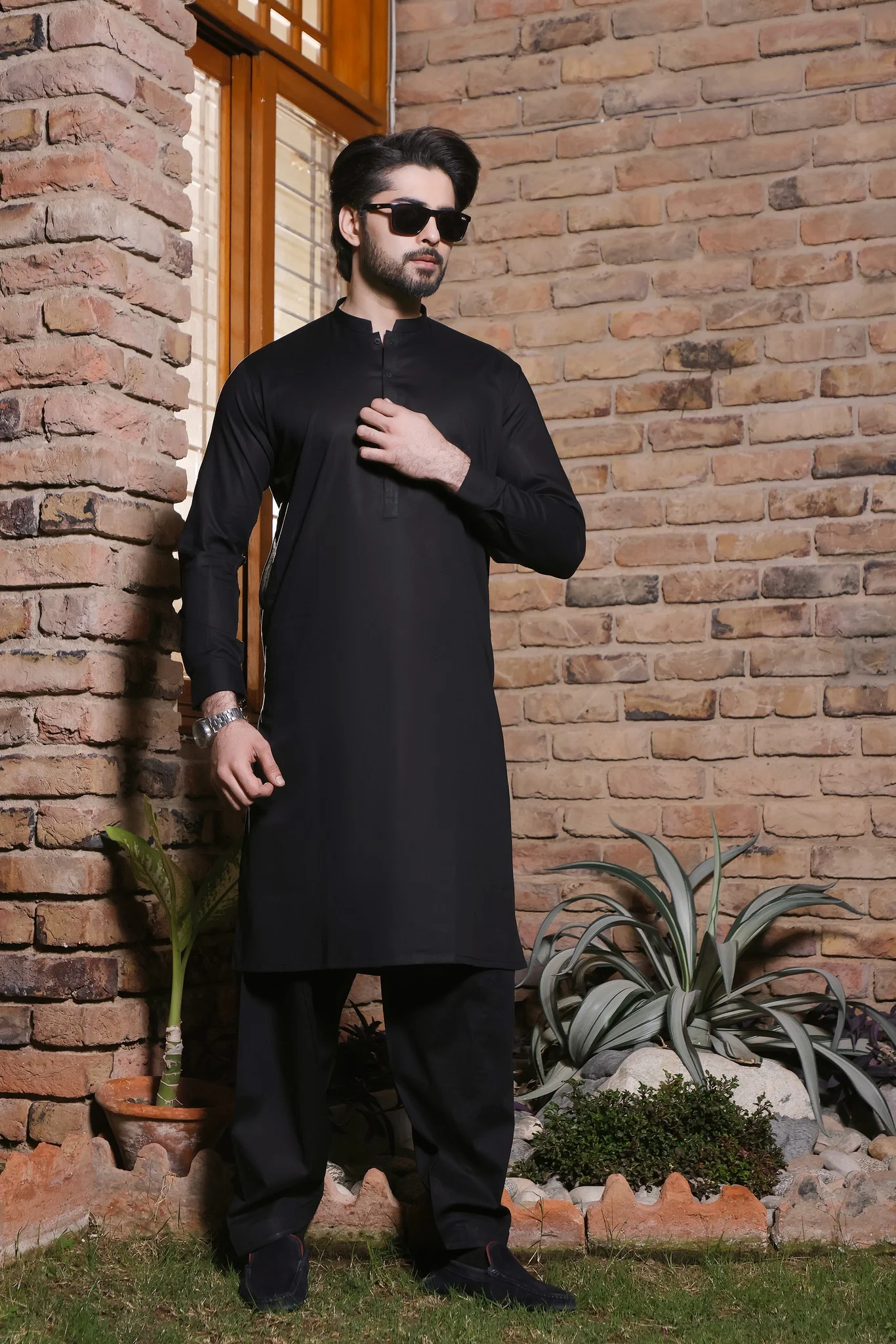 Blackish Dynamic Gear - Image 3